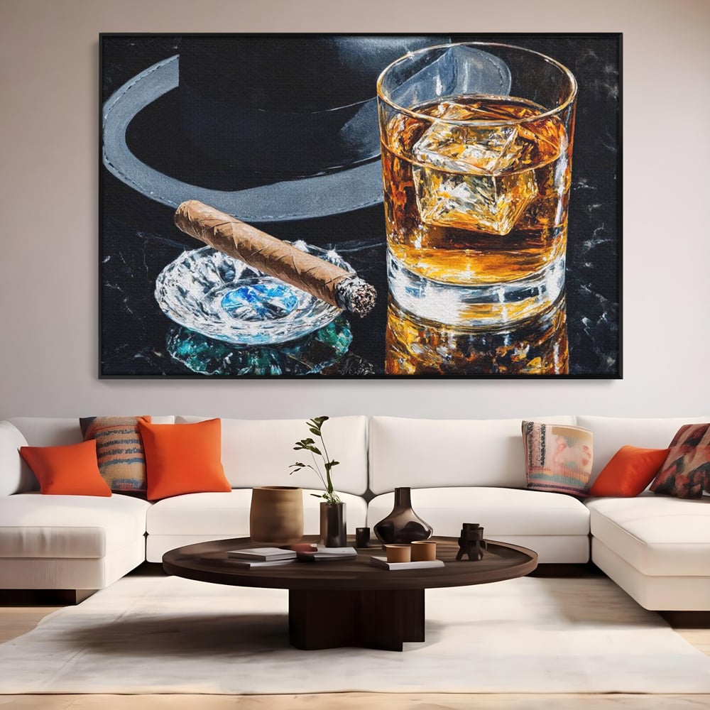 Tablou canvas cu pictura cu pahar de whisky, trabuc si palarie, in rama de aluminiu negru, pe perete intr-un living